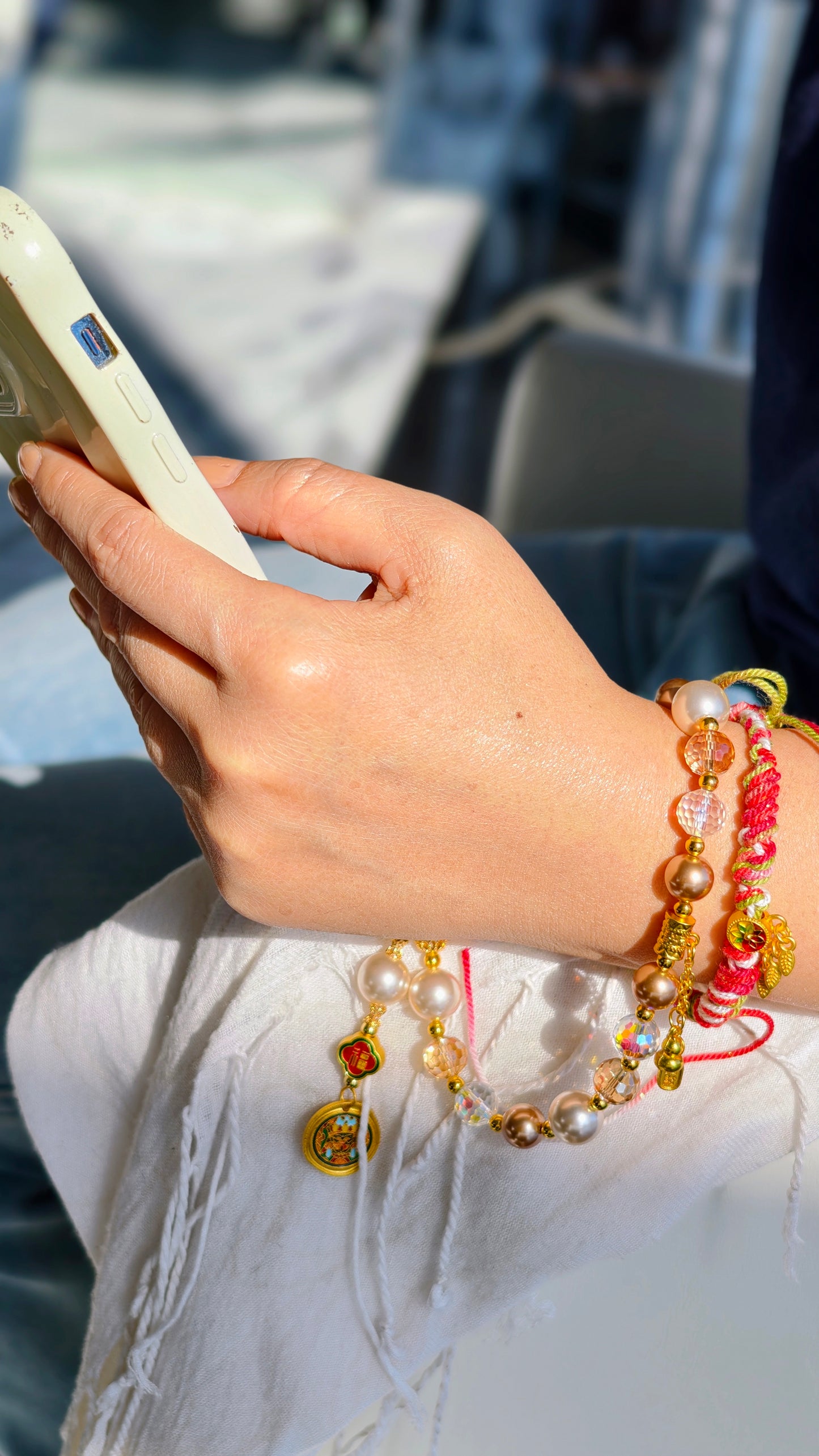Phone Charm(Champagne, paired with a pendant of the Tibetan goddess Palden Lhamo)
