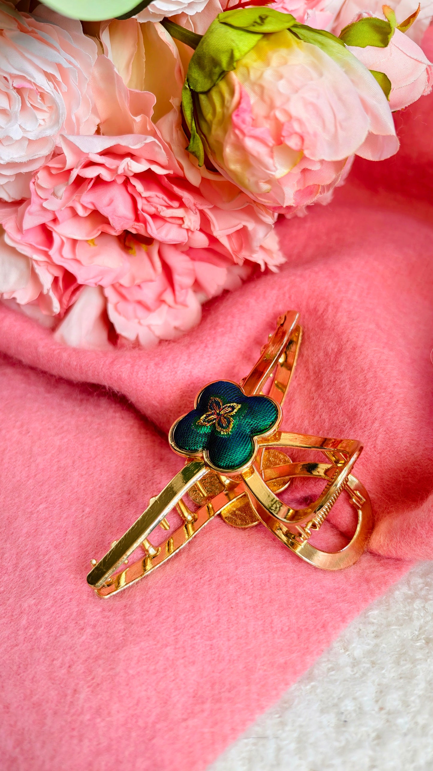 Shu Embroidery Hair Clip