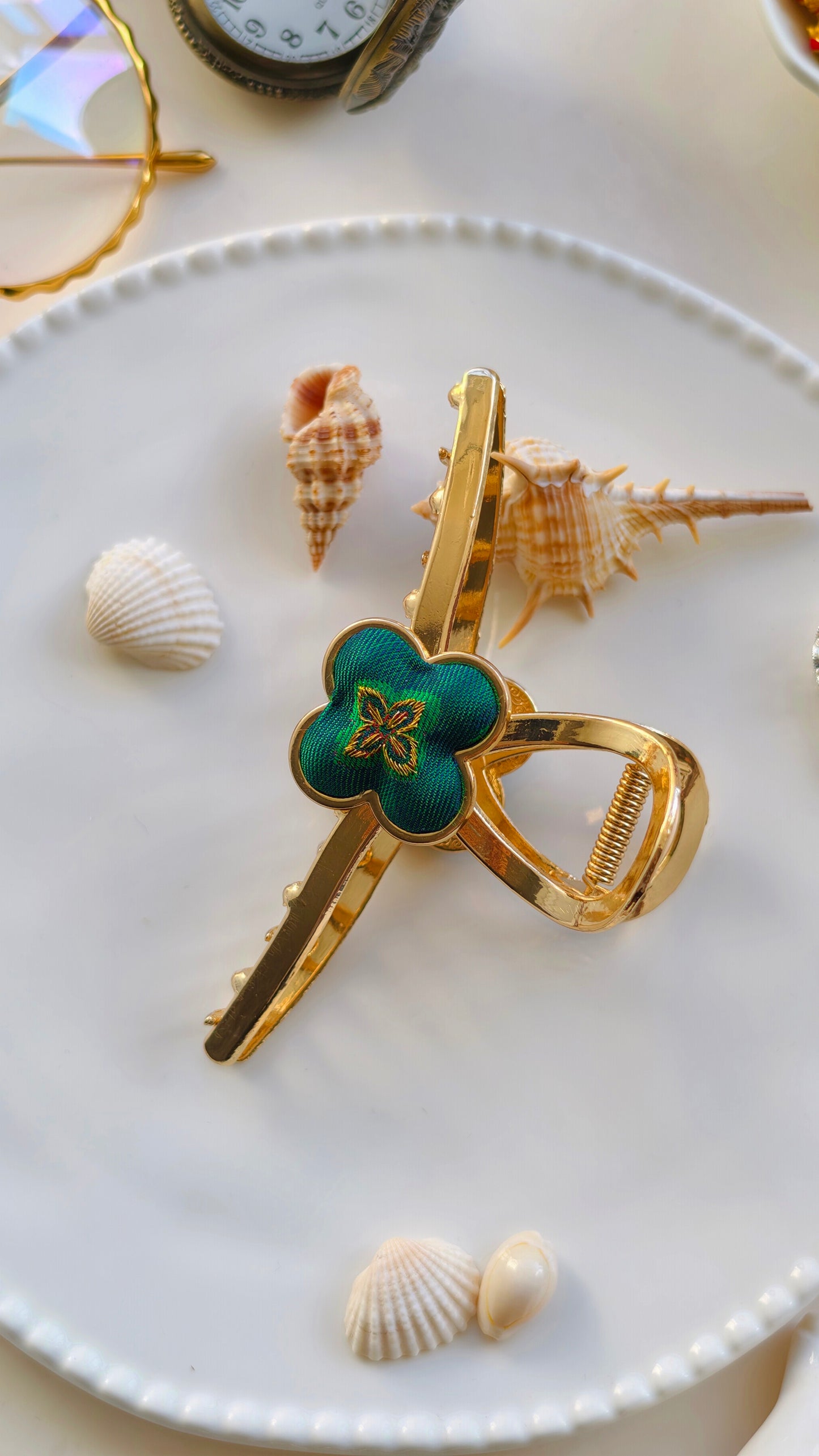 Shu Embroidery Hair Clip