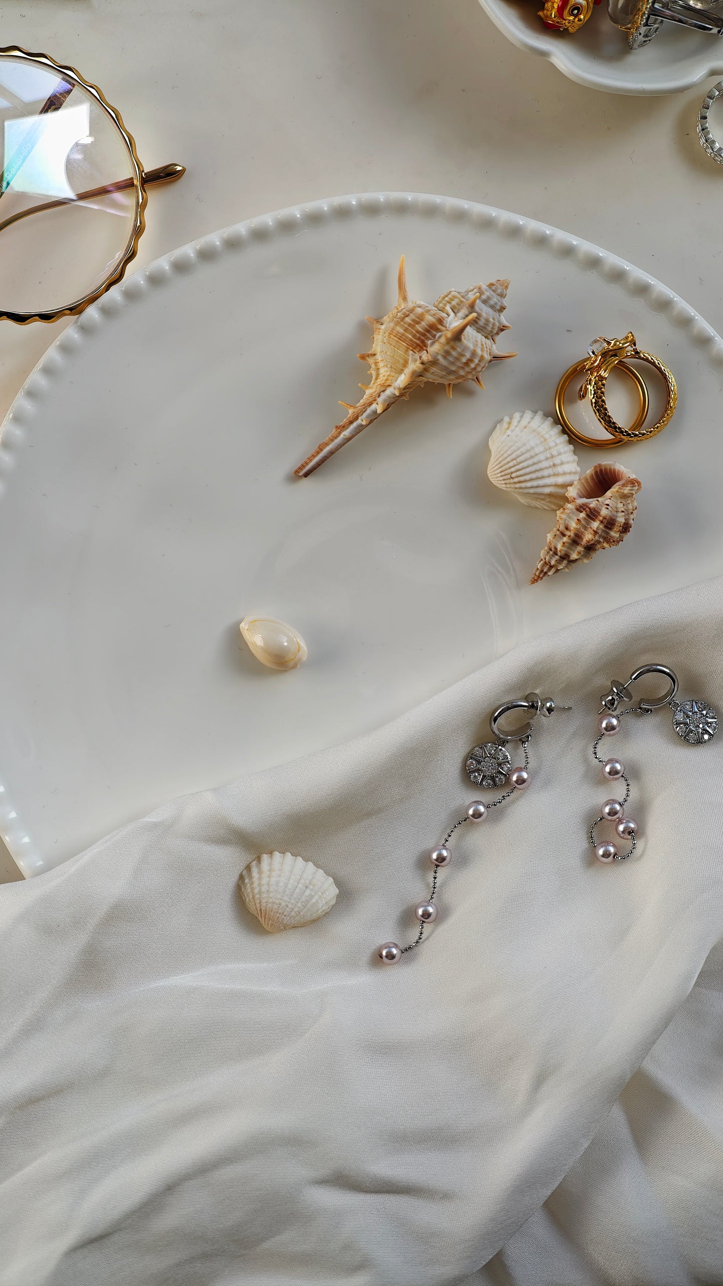 Star & Pearl Dangle Earrings: Edgy Elegance with Soft Charm