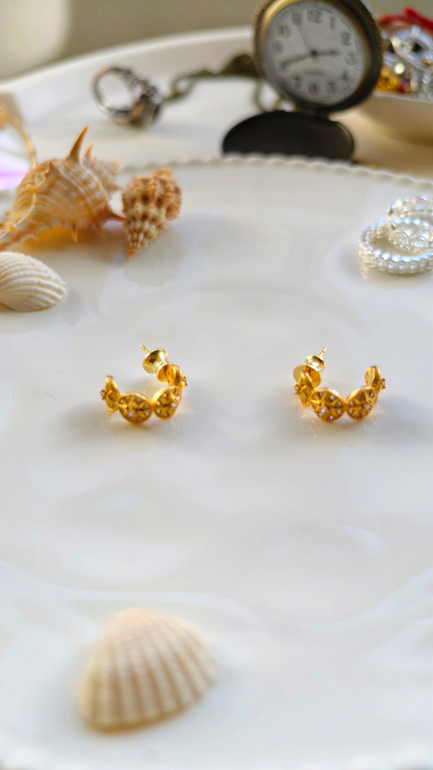 Sun-Patterned Gold Hoop Earrings: Radiant Sparkle with Warm Charm
