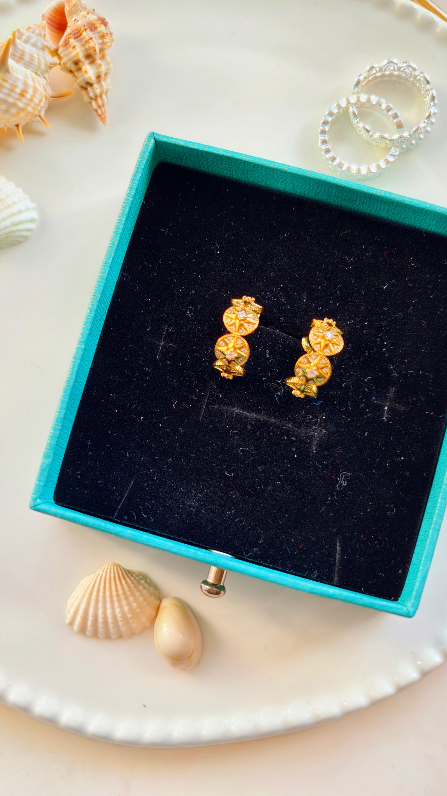 Sun-Patterned Gold Hoop Earrings: Radiant Sparkle with Warm Charm