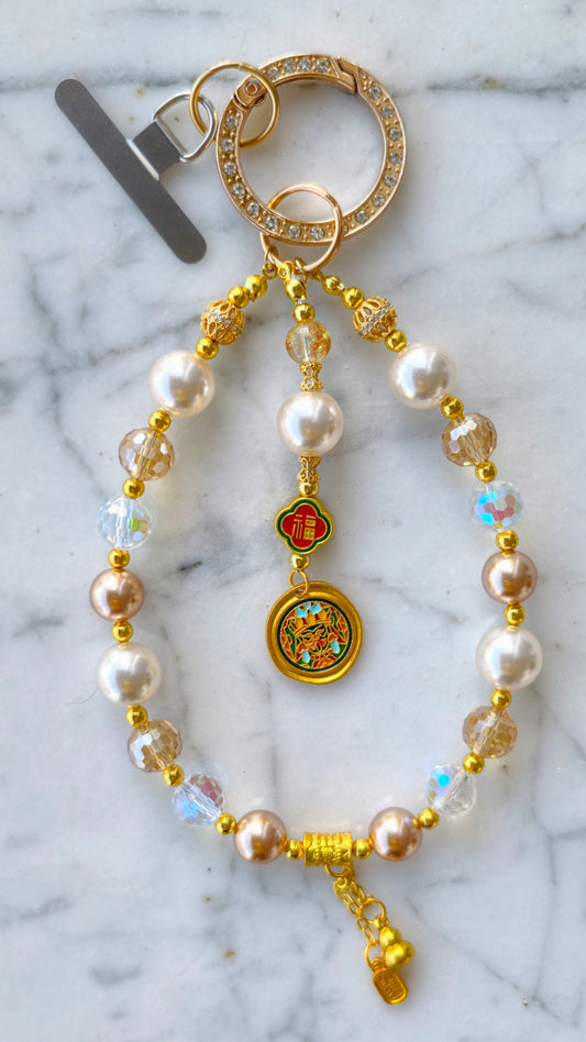 Phone Charm（Champagne, paired with a pendant of the Tibetan goddess Palden Lhamo）