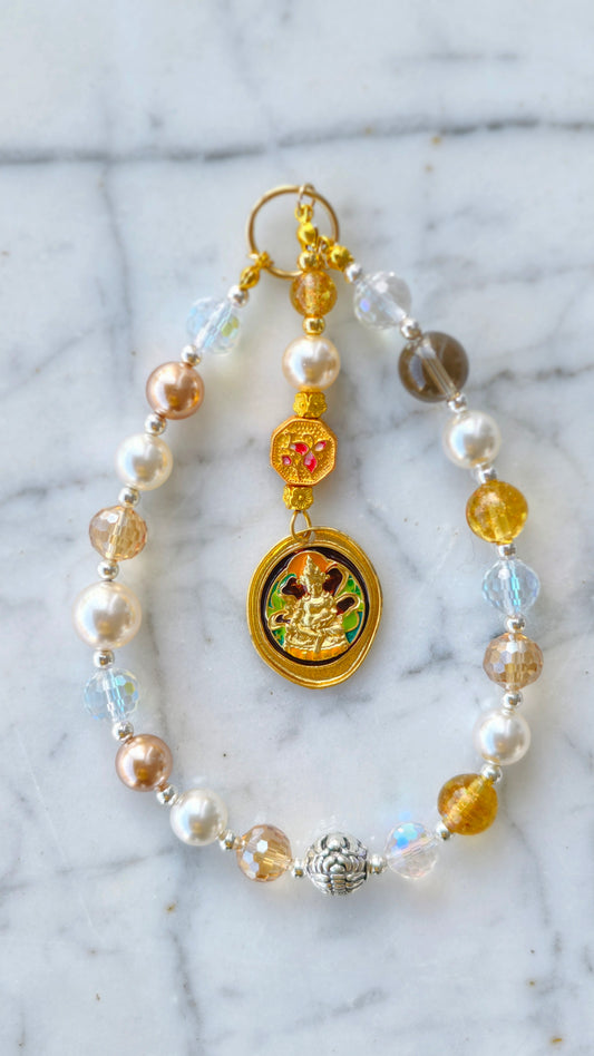 Phone charm (Champagne, paired with a Yellow Jambhala pendant)